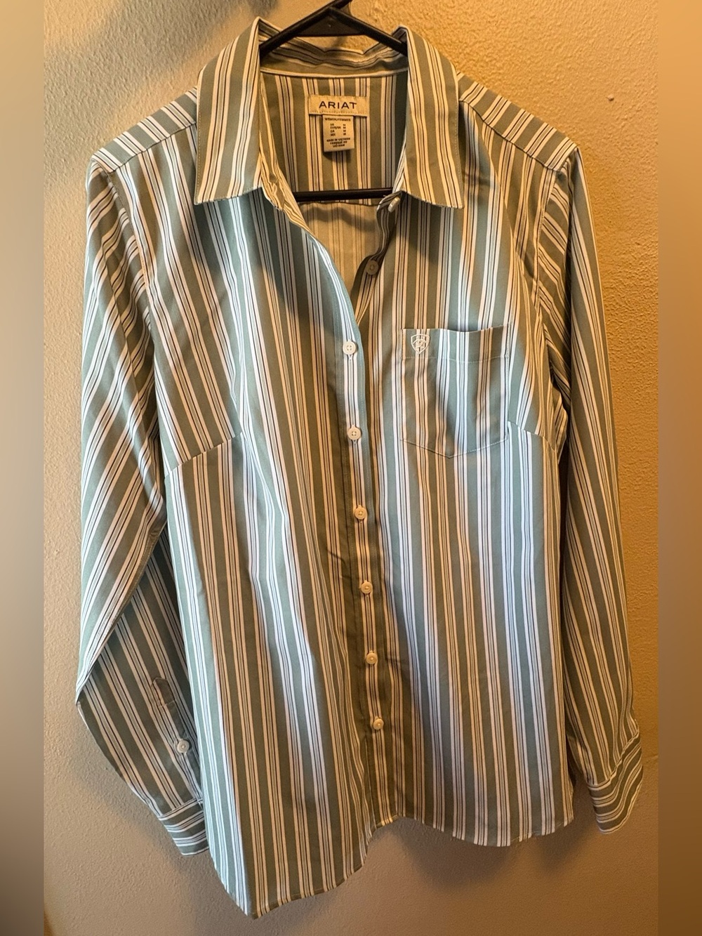 Ladies Medium Ariat Western Shirt